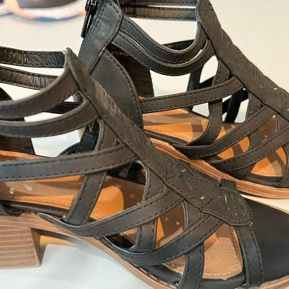 Sz 1 Girls Black Dress Shoes